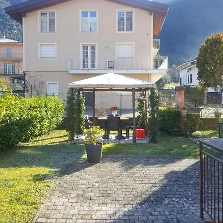 In Idro Near And Town Center Lägenhet