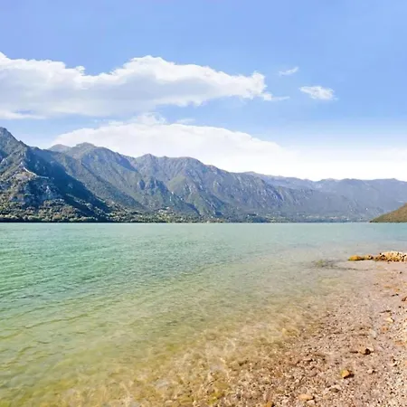 In Idro Near And Town Center Apartamento