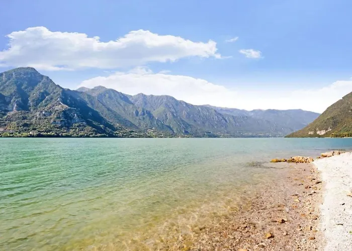 In Idro Near And Town Center Apartamento
