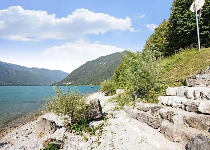 In Idro Near And Town Center